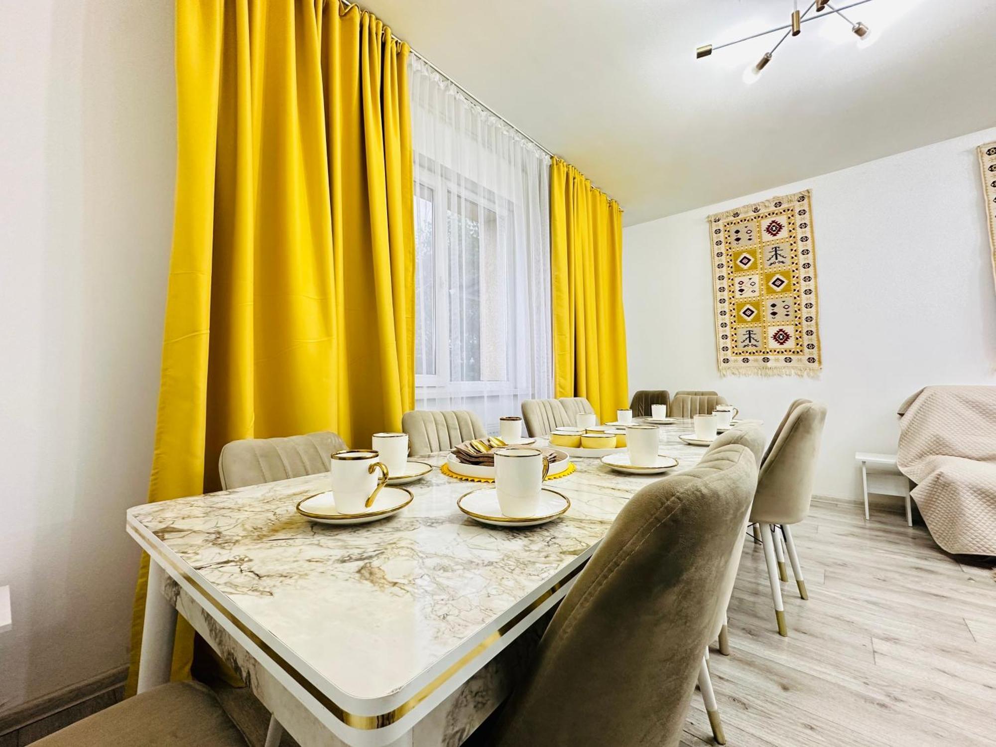 Квартира Для Большой Семьи Almaty Luaran gambar