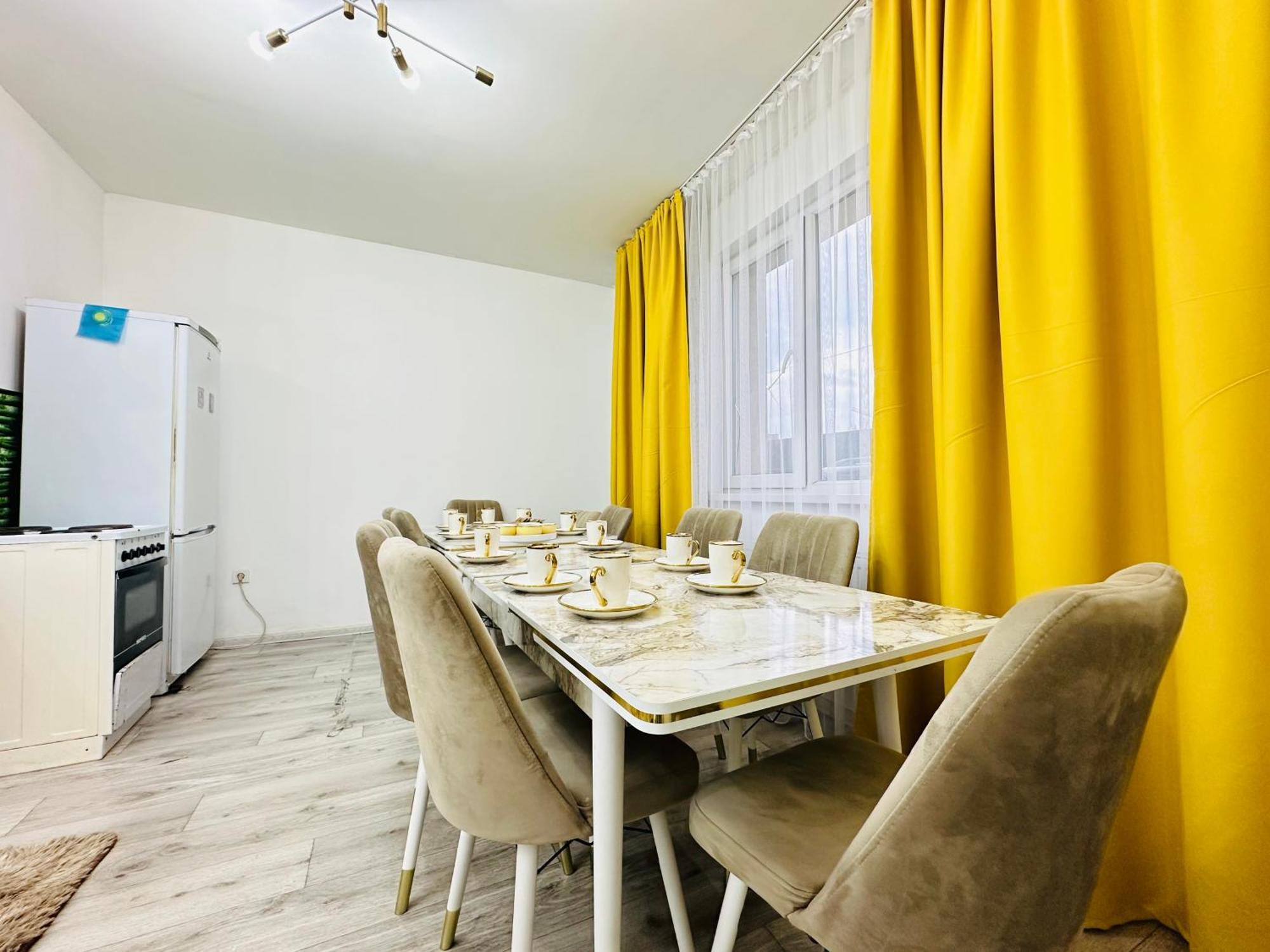 Квартира Для Большой Семьи Almaty Luaran gambar